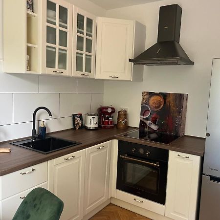 Apartment Betty Malinska Buitenkant foto