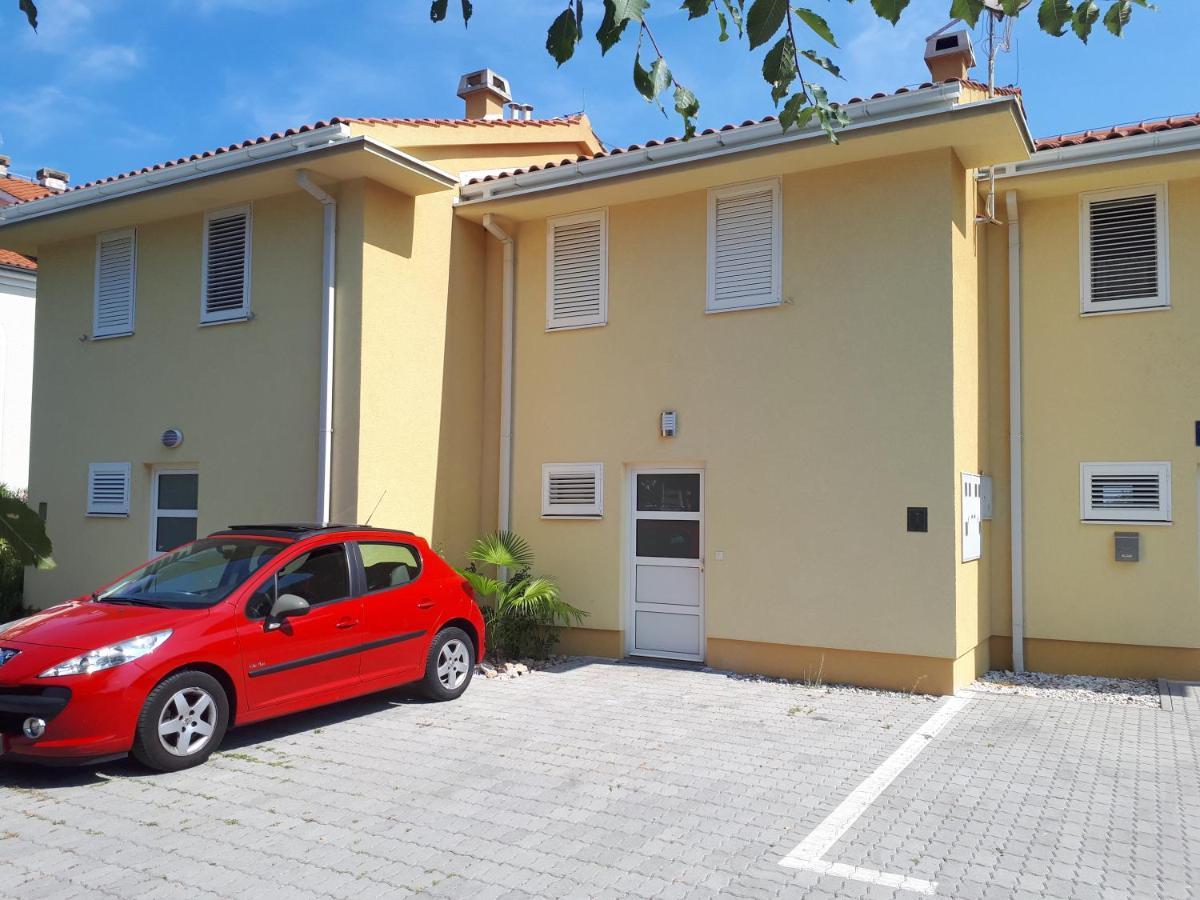 Apartment Betty Malinska Buitenkant foto