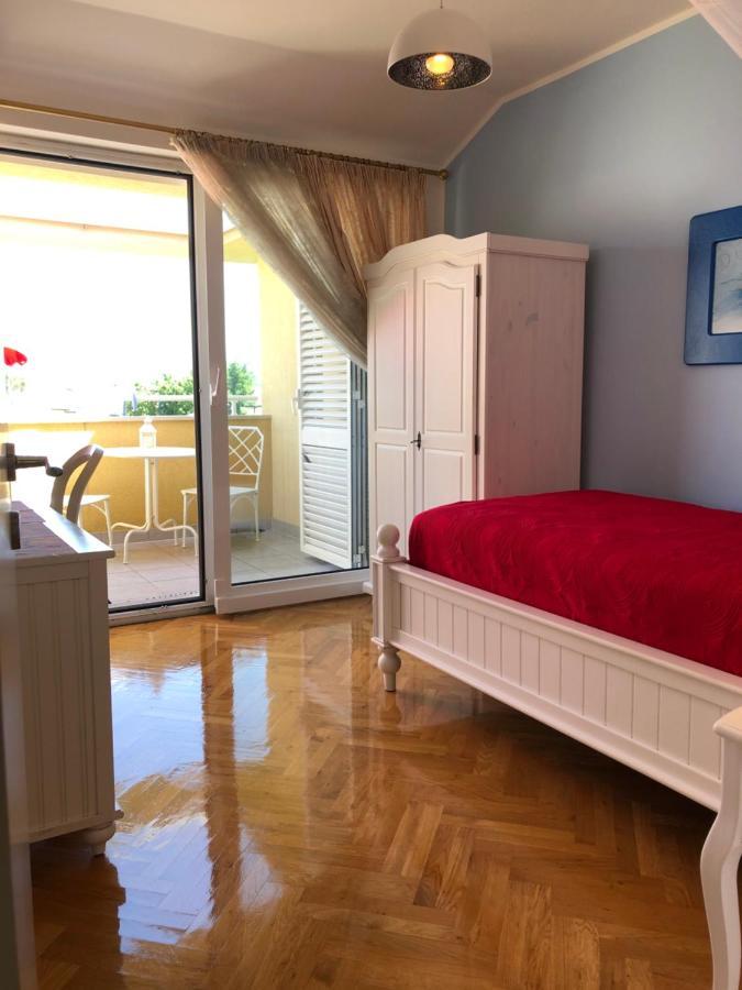 Apartment Betty Malinska Buitenkant foto