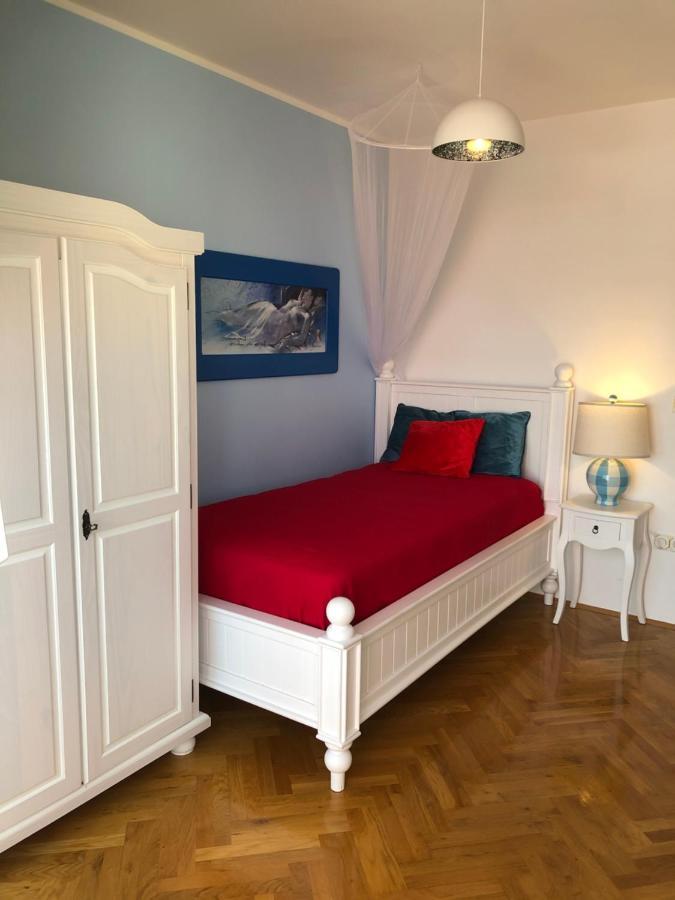 Apartment Betty Malinska Buitenkant foto