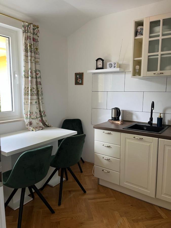 Apartment Betty Malinska Buitenkant foto