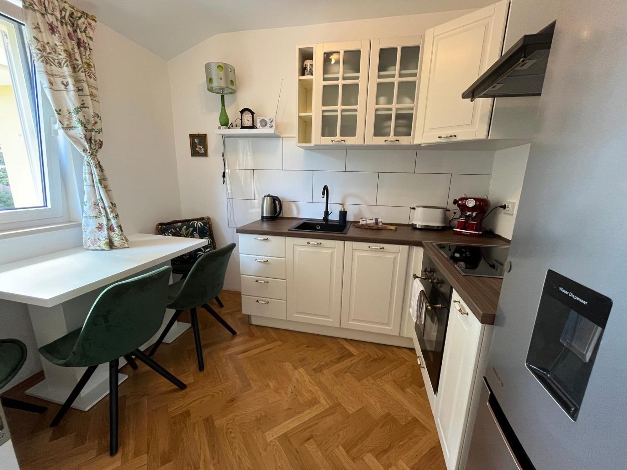 Apartment Betty Malinska Buitenkant foto